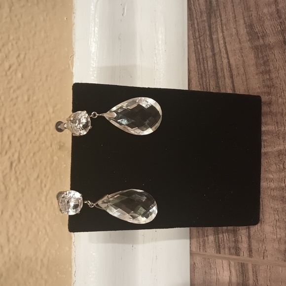 Jewelry - Vintage crystal clip on/screw back chandelier earrings